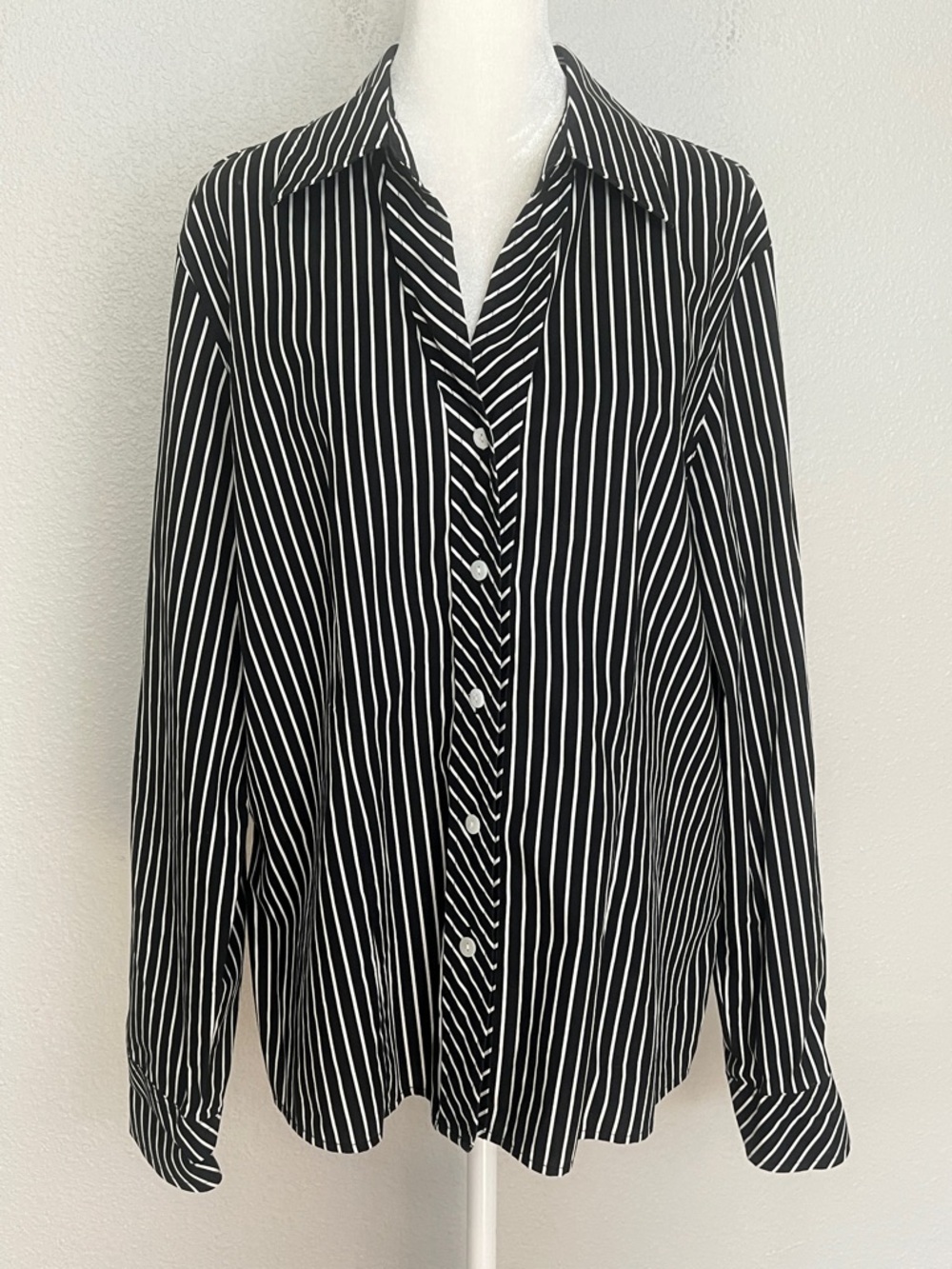 Foxcroft VNeck Button Down Shirt Black/White Stripe Size 14